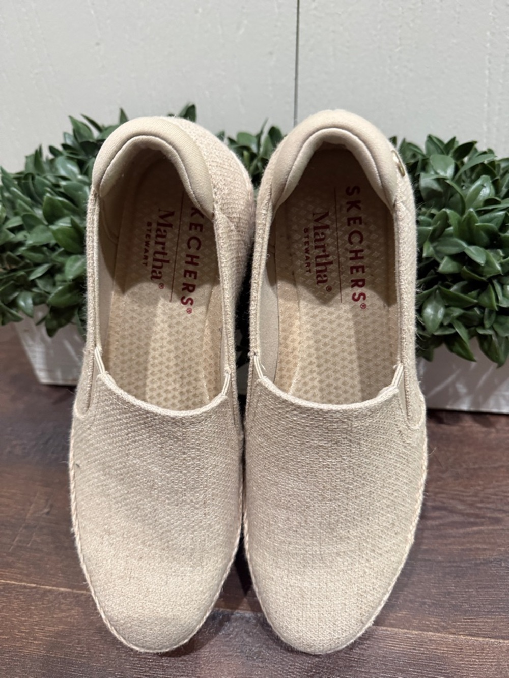 Skechers Martha Stewart 
Skechers BOBS Sesame Slip-On
Sneaker Size 8 Cream Color - Picture 7 of 9